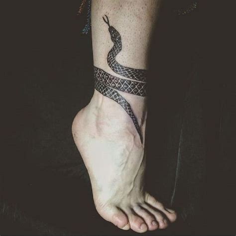 tatuaje serpiente pie